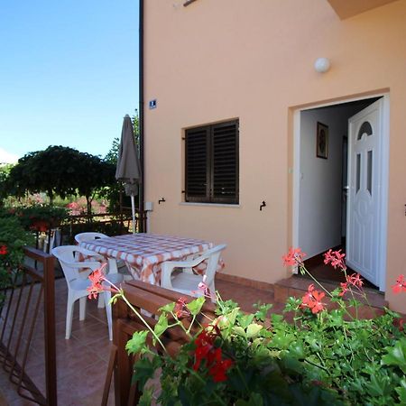 Apartment Liliana Near Beach Пореч Екстериор снимка