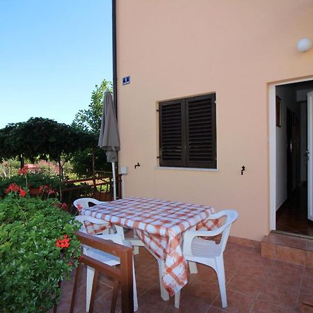 Apartment Liliana Near Beach Пореч Екстериор снимка