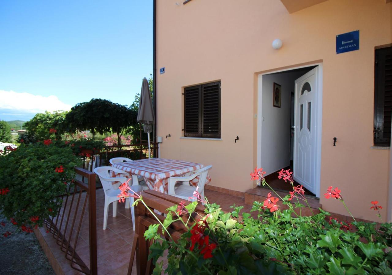 Apartment Liliana Near Beach Пореч Екстериор снимка