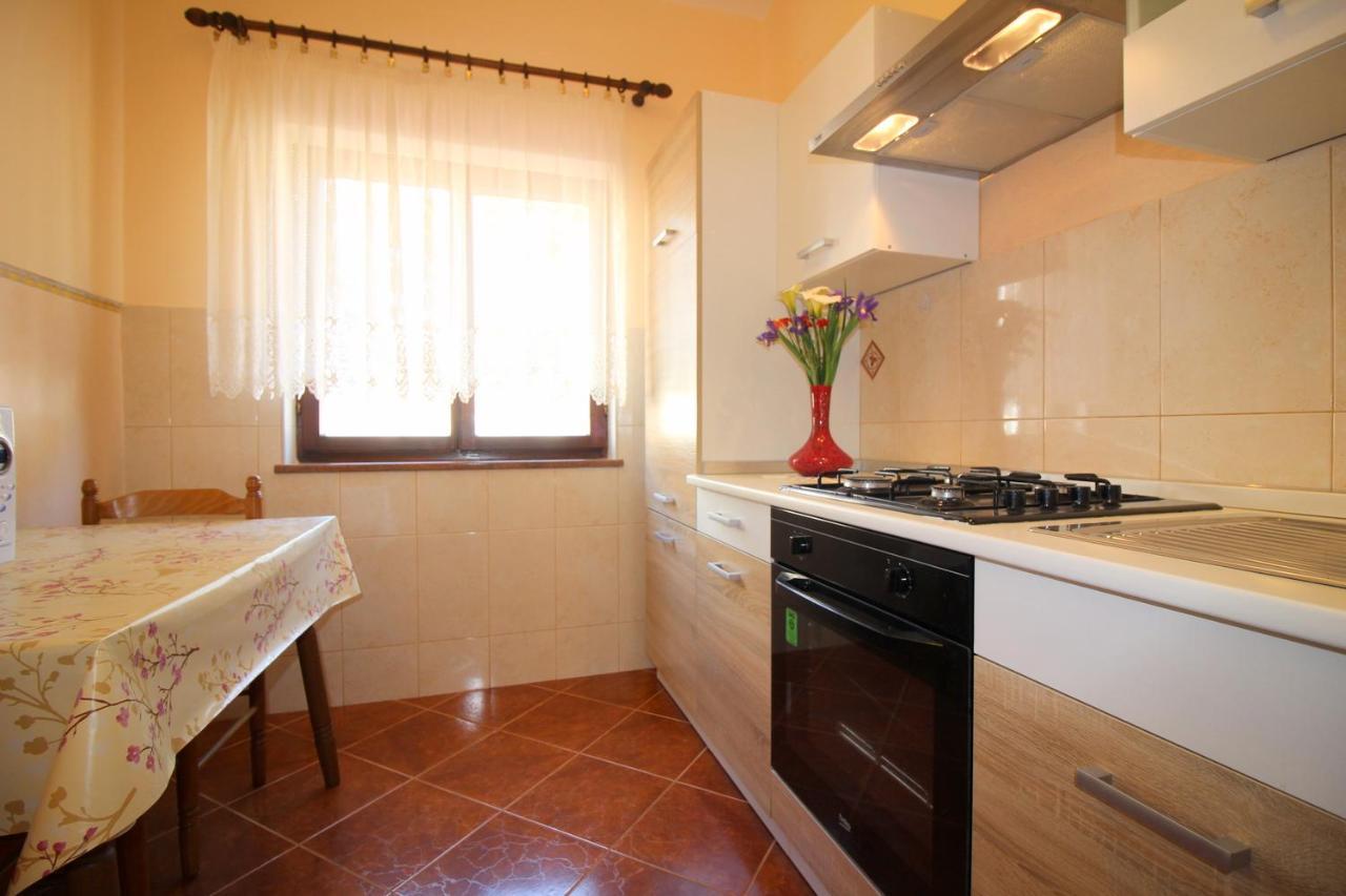 Apartment Liliana Near Beach Пореч Екстериор снимка
