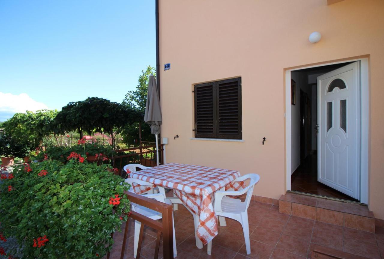 Apartment Liliana Near Beach Пореч Екстериор снимка