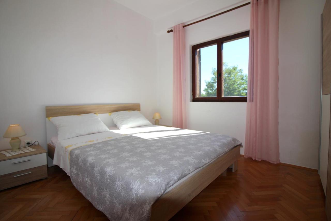 Apartment Liliana Near Beach Пореч Екстериор снимка