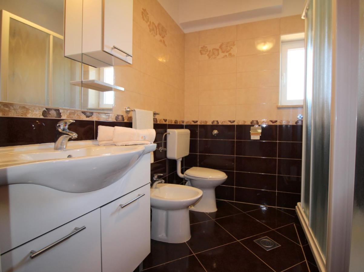 Apartment Liliana Near Beach Пореч Екстериор снимка