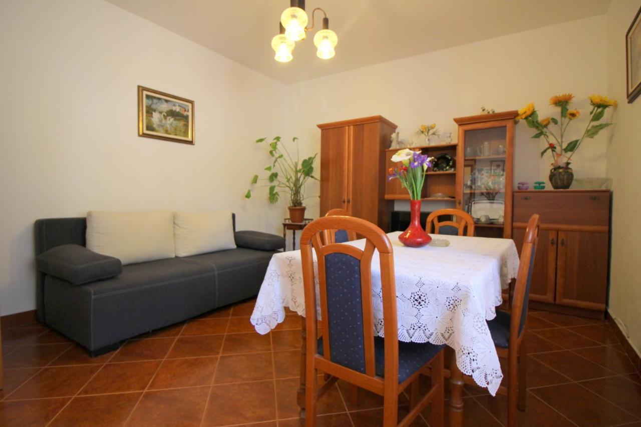Apartment Liliana Near Beach Пореч Екстериор снимка